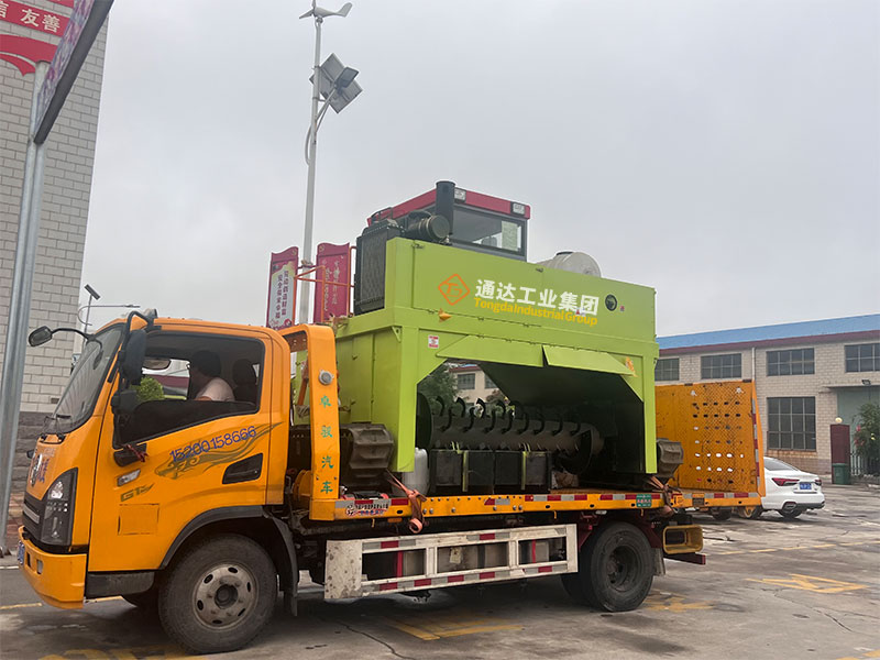 2.6米履帶翻拋機發往河北邢臺老客戶現場 2.6米履帶翻拋機發往河北邢臺老客戶現場